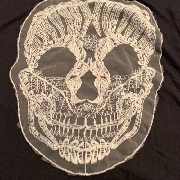 Black embroidered skull tank top - Picture 2 of 4